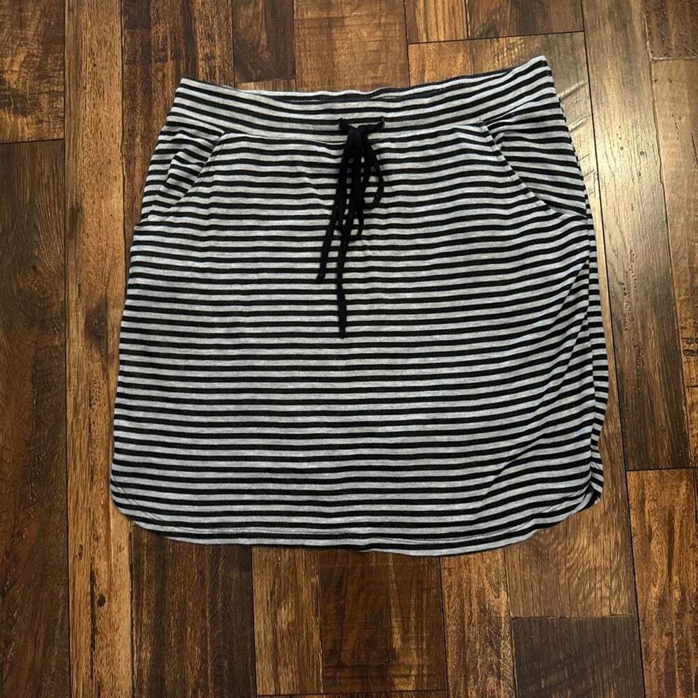Black and gray horizontal striped skirt